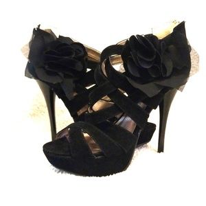 Black size 8 1/2 Shi by Journey high heels 4in